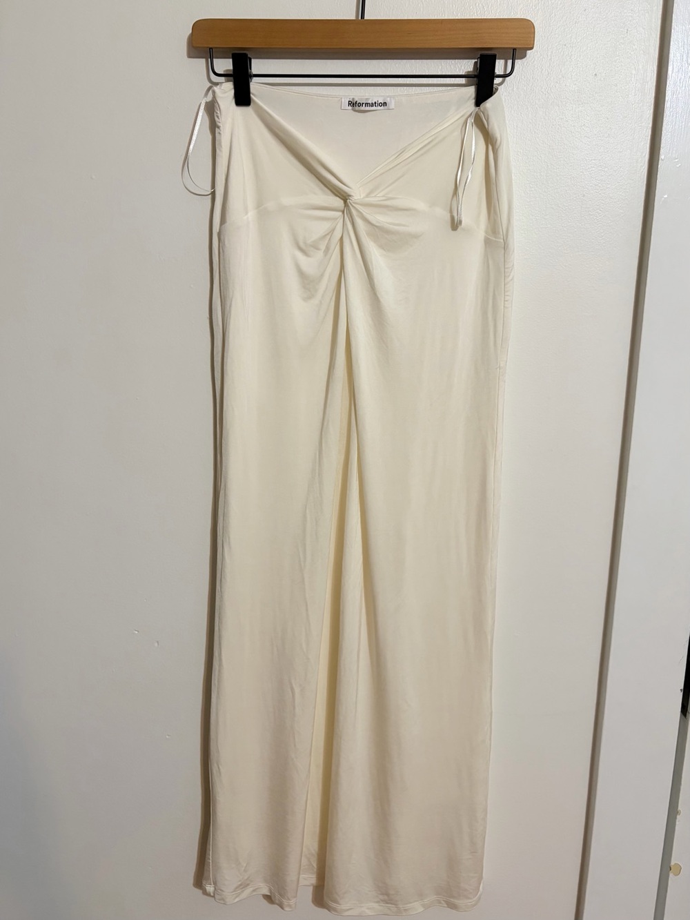 Reformation // ivory skirt small